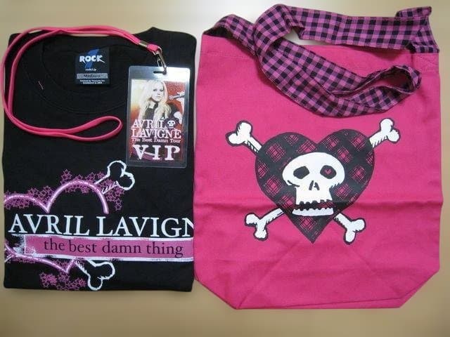 Avril Lavigne T-shirt The Best Damn Thing VIP Pass Unopened M size